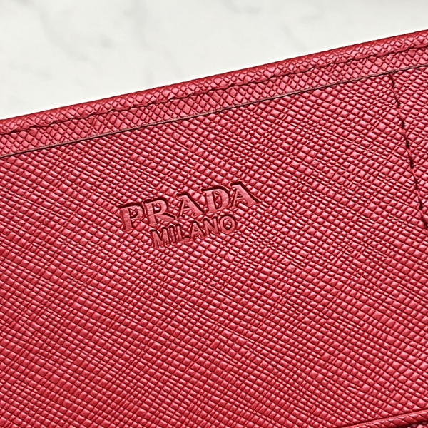 プラダ財布コピー着用イメージ